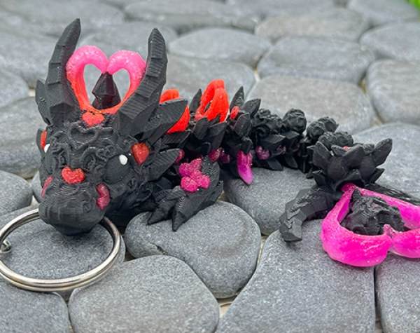 Herzdrachen-Anhänger – Schwarz Pink
